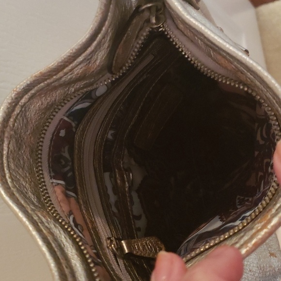 B. Makowsky Silver Distressed Leather Crossbody Handbag - Picture 6 of 13